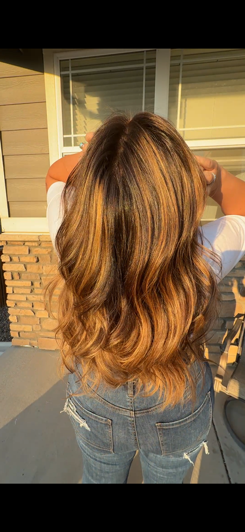 Diana has a beautiful lived-in brunette color that looks especially gorgeous in natural light. She h(..)