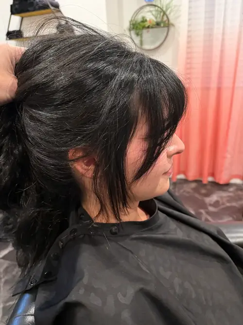 Long hair doesn’t have to mean one heavy shape. I kept all of her length while adding soft face-fram(..)