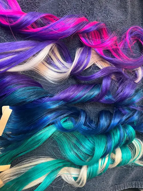 Custom hand-colored 20-inch fashion color hair extensions Each piece was individually colored to cre(..)