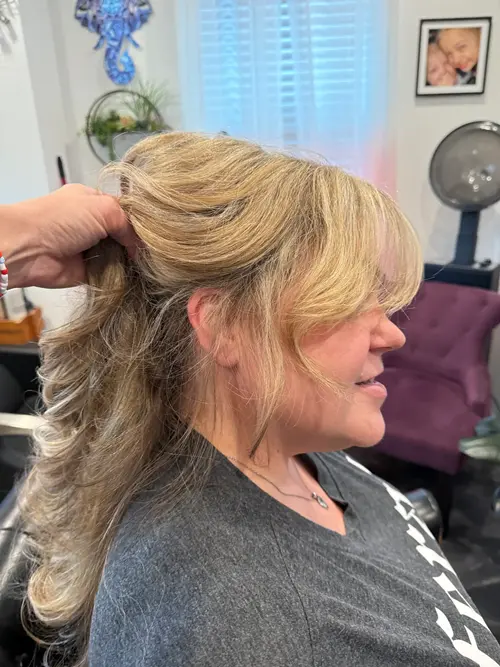 Mary wanted to keep her length but soften everything around her face, so I added shorter face-framin(..)