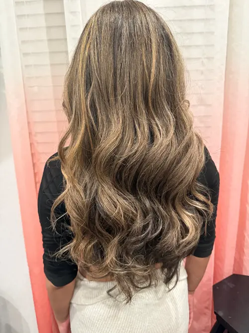 This Teddy Bear Bronde is all about soft, seamless dimension. I kept the brunette base rich and natu(..)
