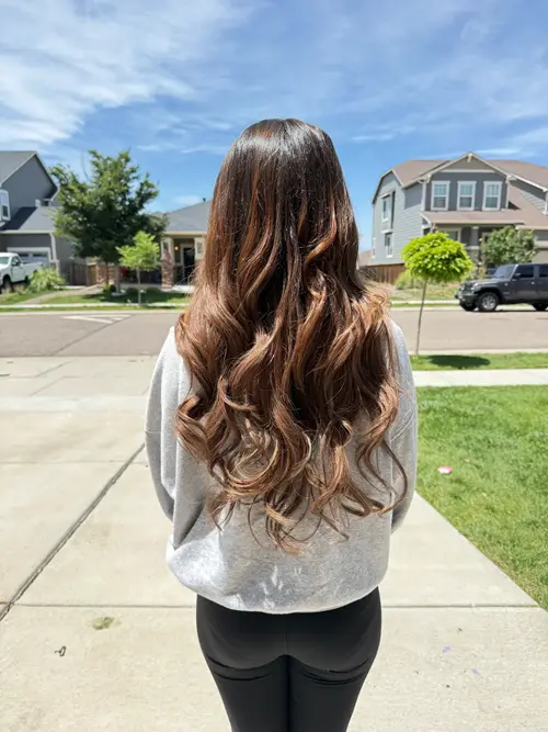 This look was all about creating soft, beautiful length with color that feels rich, glossy and easy (..)